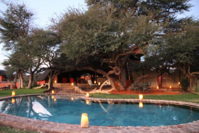 Отель Camelthorn Kalahari Lodge  Hoachanas